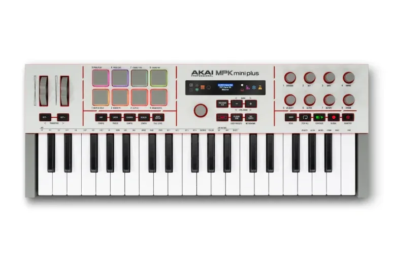 Le clavier Akai MPK Mini Plus II vu de dessus : 37 touches blanches et noires, huit pads colorés, écran central, huit potentiomètres rouges à droite, molettes à gauche